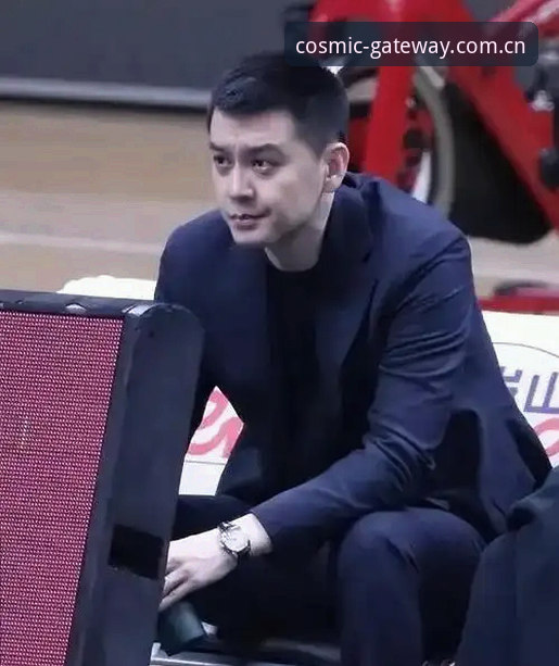 杨鸣一句话戳破C罗困境——世界杯前锋集体开火背后的心理暗战深度解析